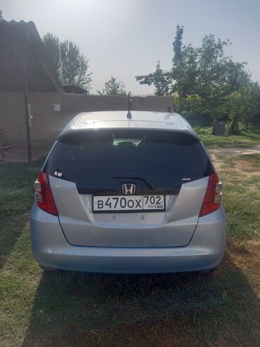 обмен на легковой автомобиль: Honda Fit: 2008 г., 1.5 л, Автомат, Бензин, Седан