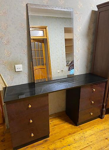 туалетный столик комод: Geniş güzgülü makiyaj/komod dəsti - Model: İki tərəfdə çekmecəli — 1