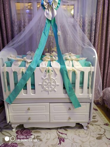 Oğlan üçün, Yeni, Dördbucaq, Beşik, Dəst ilə, Matras ilə, Yellənmə mexanizm ilə
