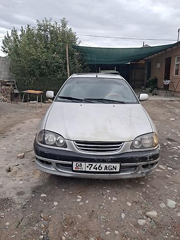 баа: Toyota Avensis: 1999 г., 2 л, Кол менен иштөөчү, Бензин, Лифтбек — 1