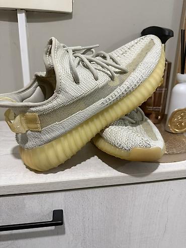 yeezy foam runner: Кроссовки в стиле Yeezy Boost 350 V2, цвет светло‑бежевый/кремовый — 1