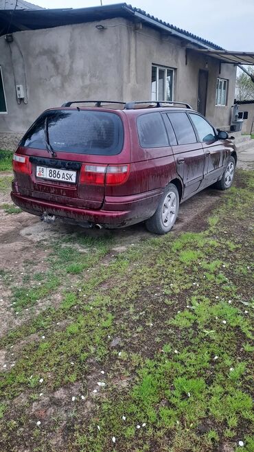 машины на обмен: Универсал Toyota Carina E красного цвета с рейлингами на крыше и