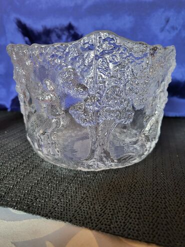 Činije: Cinija nova Kosta Boda,Kjell Engman rucni rad 70te. Cinija — 3