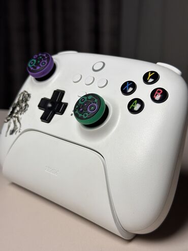 афтамат стралный: 8BitDo Ultimate — геймпад, который сочетает ретро-дизайн и