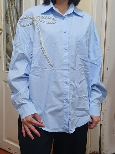 женские футболки и майки с принтом: Mavi rəngli qadın köynəyi - Model: oversize, düz kəsim - Yaxa