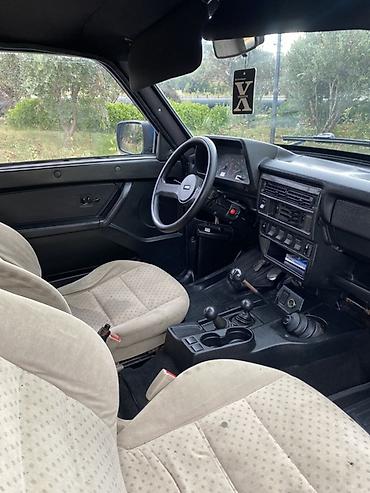 nolyedi masin: LADA Niva (VAZ 2121) 3 qapı, mavi rəngli SUV Əsas xüsusiyyətlər: - — 7