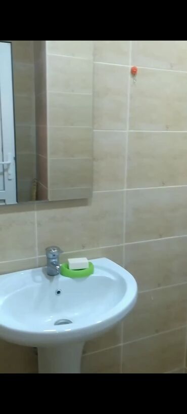 Uzunmüddətli kirayə mənzillər: Gençlik metrosun yaxınlıqı Gençlik molun yani Fətali Xan Koyski 4/2 — 12