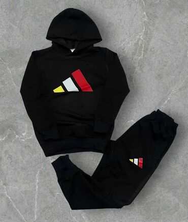 Komplet trenerke: 👇🏻👇🏻TRODELNI SETOVI👇🏻👇🏻 💰💰2750 din ili dva 4500din💰💰 Set sadrzi — 2