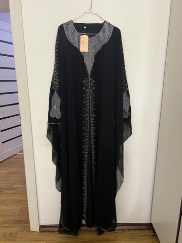 чёрное платье размер 50 52: Вечернее платье, Длинная модель, С рукавами, Стразы, 3XL (EU 46), 4XL (EU 48), 5XL (EU 50)