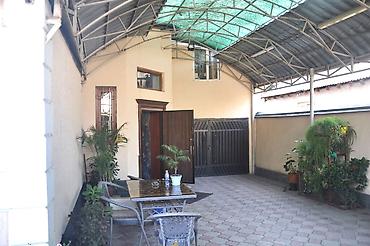 Продается особняк, 330 кв.м/ 6 соток, в районе рынка «Баят» — 2
