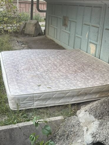 сколько стоит двуспальная кровать с матрасом: Матрас 180х160 
БУ отдам даром