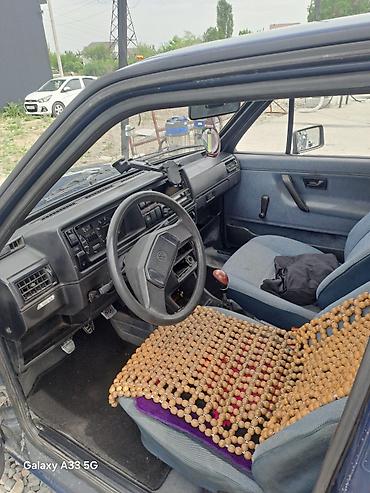 mazda 7: Volkswagen Golf: 1990 г., Механика, Хэтчбэк — 4