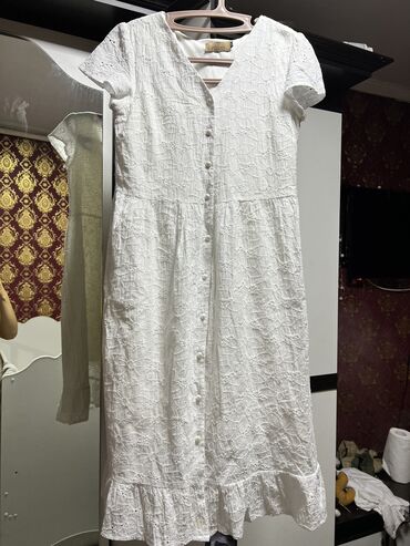 мусульманское свадебное платье: Хлопковое платье в отличном состоянии отдам за 500с 
Размер 42