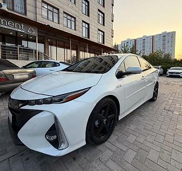 120 прадо: Toyota Prius: 2018 г., Гибрид, Лифтбек — 2