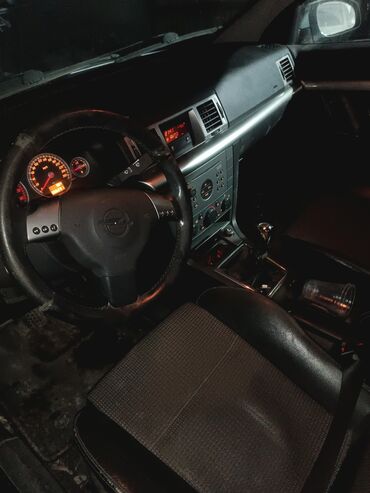 Opel: Opel Signum: 2004 г., 2 л, Механика, Бензин, Универсал — 8