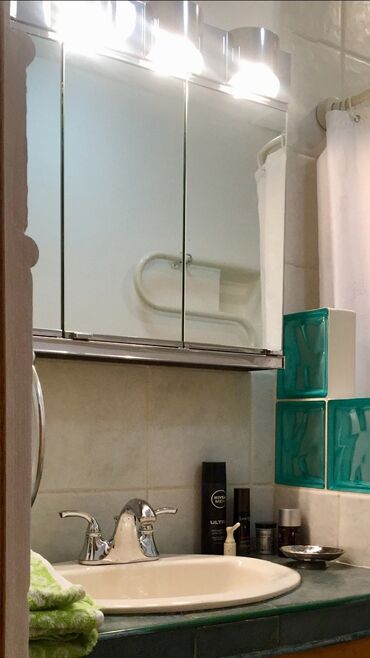 шкаф в ванную: Продам навесной шкаф - зеркало с подсветкой в ванную комнату