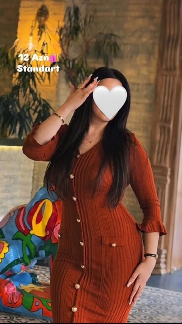 Пиджаки: Qadın paltarı – dar siluetli, toxuma materialdan, yanları nervyürlü