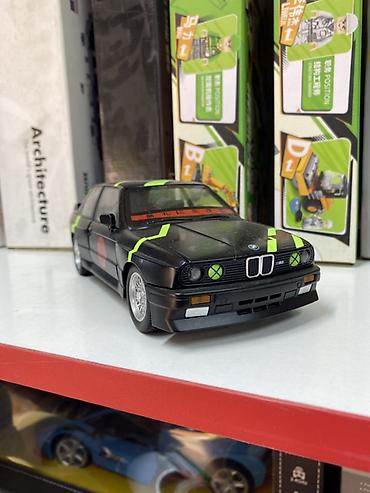 Коллекционная модель BMW M3 E30 в масштабе 1:12. Кузов выполнен в
