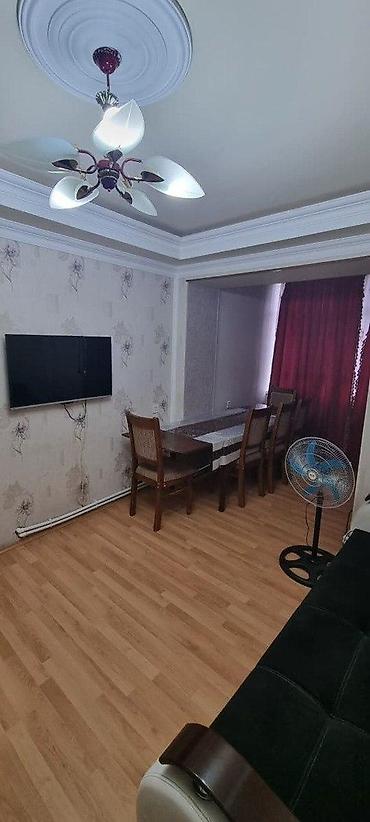 ev alqi satqi kreditle: Bakı, 8-ci mikrorayon, 3 otaqlı, Köhnə tikili, 58 kv. m — 1
