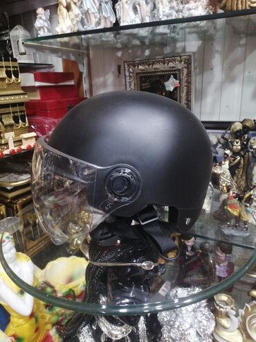 Moto dəbilqələr: 1-ci şəkildəki Baqaj 95 aznMoto Dəbilqələr Ag qarşı enli şüşəli 29azn — 16