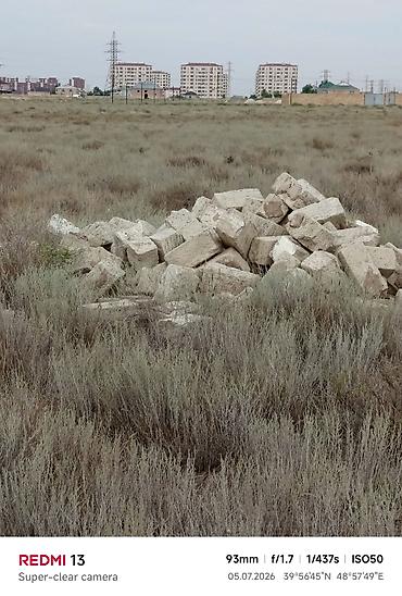 hasar ucun setka: Arenə daşları (şəkillərdə görünen iri ölçülü təbii ağ daş bloklar) - — 2