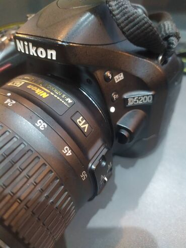 Fotokameralar: İdeal veziyyetde fotoaparat nikon 5200 balaca banketler ücun istifadə