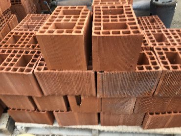 BLOK kerpicler 19sm-19sm-29sm ölçülü, dənəsi 0,41 qepiye, mesafeden