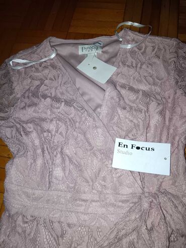 puder roza haljina: S (EU 36), M (EU 38), L (EU 40), bоја - Roze, Večernji, maturski, Kratkih rukava