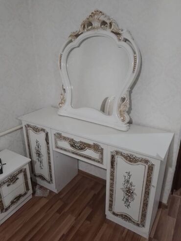 аю гранд мебель бишкек в Кыргызстан | Продажа квартир: Продам Спальный гарнитур "Беатрис". Покупали за 90 тысяч сом когда