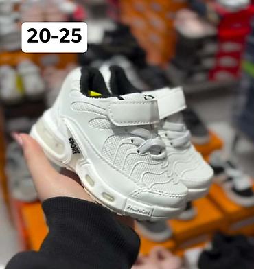 Patike: 02. Dečije patike – veličine: - 20–25 (model 1–3) - 21–25 (model 4) — 2