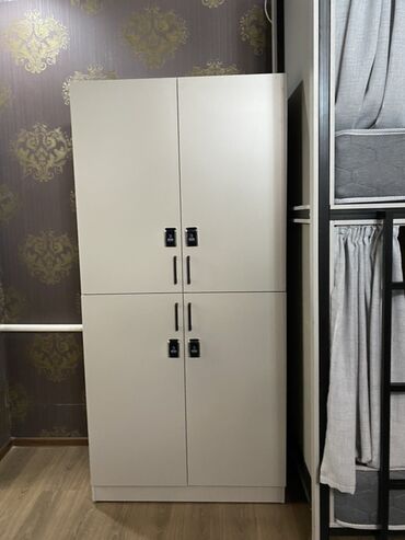 Двухъярусные детские кровати: Двухъярусная кровать с металлическим каркасом и серыми матрасами — 5