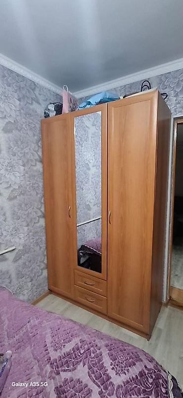 зеркало комнатный: Спальный гарнитур в классическом стиле, цвет – тёплый «бук/ольха» — 1
