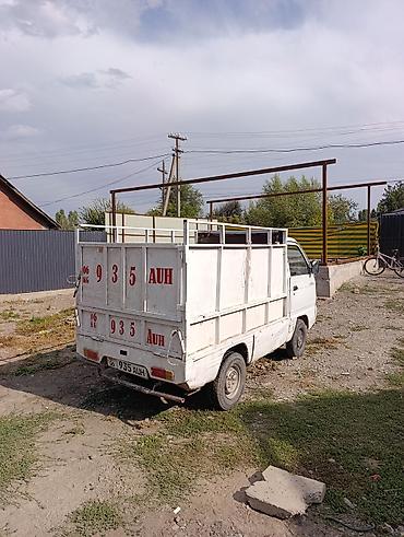 Daihatsu: Узуну 2.10 туурасы 1.30
1 тона жүк көтөрөт матору май жебейт — 2
