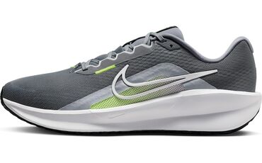 кроссовки оригинал 44 размер: Оригинал Nike downshifter 13, размер 43-44, продаю так как размер не