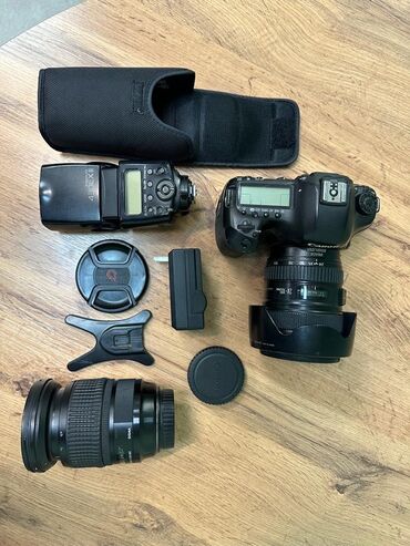 камера для дома: Зеркальная камера Canon с объективом, вспышкой Speedlite 430EX и