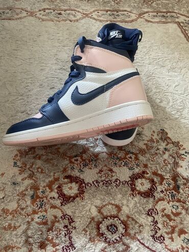 синие женские кроссовки: Кроссовкалар, 38, Nike, Жаңы, түсү - Ак, Акылуу жеткирүү, Өзү алып кетүү