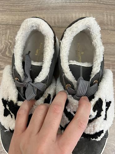медальон: Кроссовки, 38, Louis Vuitton, Б/у, цвет - Серый, Самовывоз — 2
