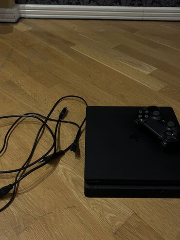 пульт playstation 4: Ela veziyyetdedir, 500gb ustunde oyun verilmir, iki pult. Zəhmət