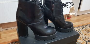 Туфли: Продаю классные осень зима сапоги пару раз только одевала. женские — 4
