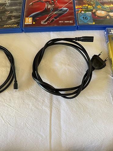 sto za pc: Soni PS 4 1Tb (sa tri dzojstika) i 19 igrica. Ocuvan i bez ostecenja — 9