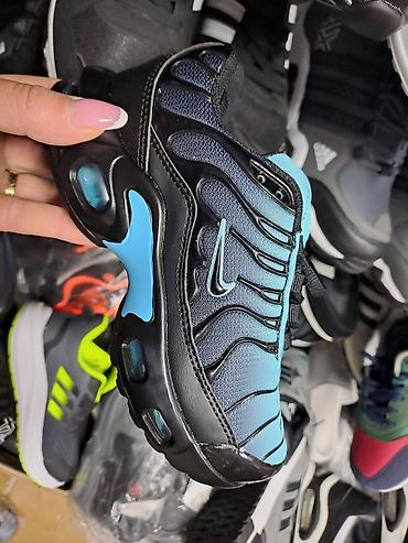 Patike: Decije tn od 30
Cena 3000 din
 
Cena 3200 din — 6