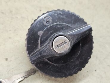 Лючки бензобака: Лючок бензобака Mercedes-Benz 1991 г., Новый, Аналог — 5