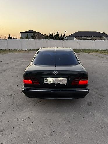 111 mətin: Mercedes-Benz E-Class: 2.4 l | 2000 il Sedan — 2