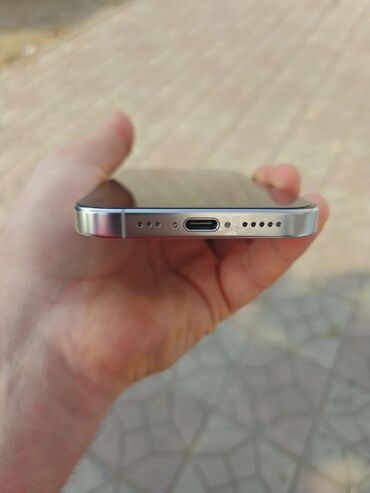 Apple iPhone: IPhone 16 Pro, Gümüşü, Simsiz şarj — 12