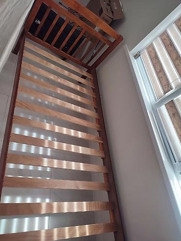 wooden bed: Односпальная кровать из массива дерева с реечным основанием. - — 2