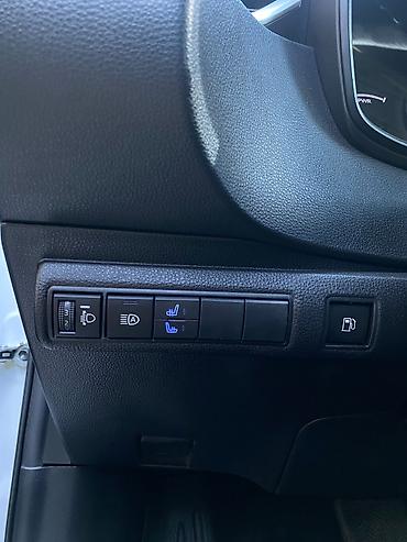 Toyota: Toyota Corolla: 2022 г., Гибрид — 7