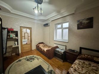 Həyət evləri və villaların satışı: Qaraçuxur qəs. 5 otaqlı, 130 kv. m, Kredit var, Orta təmir — 20