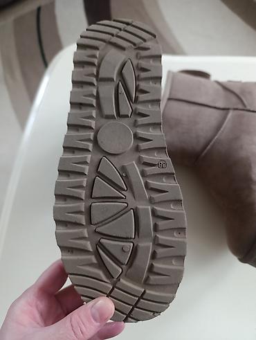 deichmann srbija ugg: -Ugzerice kao nove,dva puta obucene
vel. 38 — 4