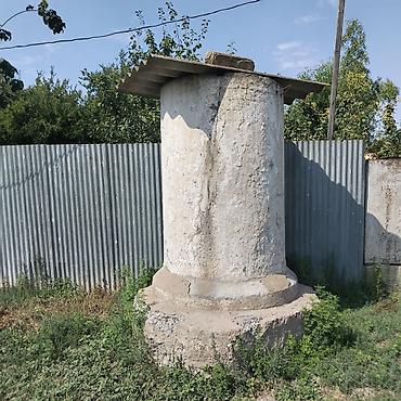 1 tonluq: Su çəni daşdandır quyu kimidə istifadə etmək olar 2 ton su tutumu var — 2