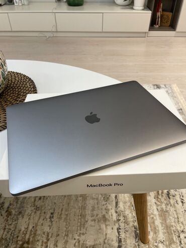 ekstra hair: Intel Core i7, 16 GB, 15 "